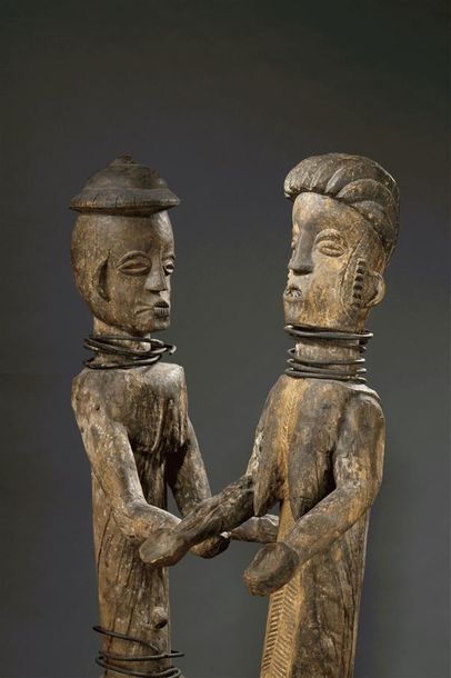 null Paire de figures d'autel Izi - Nigeria Bois, fer H. 136 cm Provenance Galerie...