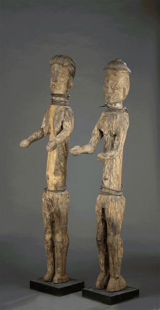 null Paire de figures d'autel Izi - Nigeria Bois, fer H. 136 cm Provenance Galerie...