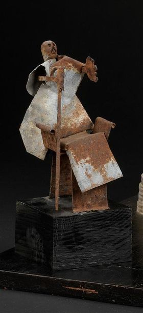 null Sculpture en métal Bénin/Nigeria H. 17 cm Sculpture constituée de plaques de...