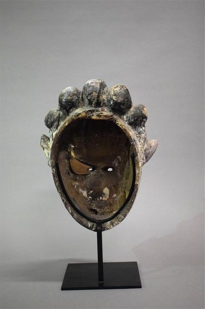 null Masque Urhobo Nigeria Bois, métal H. 36 cm Provenance : Collection Liliane et...