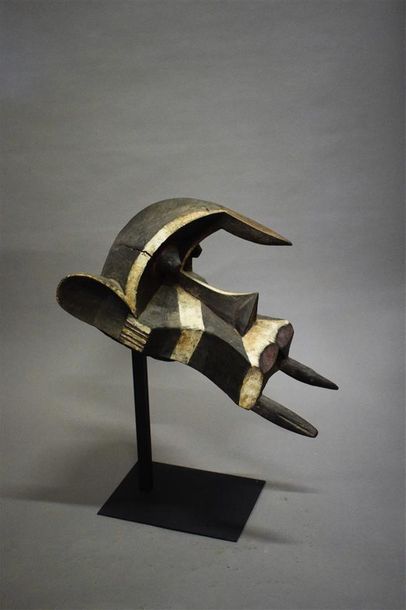 null Masque Izi, Ogbodo Enyi Nigeria Bois H. 56 cm Provenance : Galerie 62, Paris...
