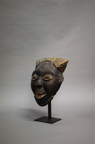 null Masque Bamoun Cameroun Bois H. 30 cm Provenance : Galerie 62, Paris Collection...