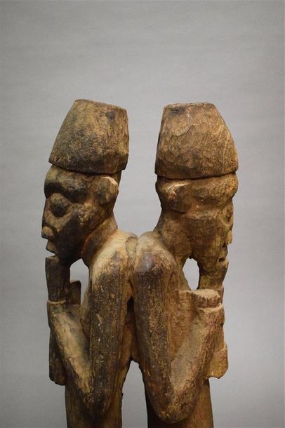 null Statue janus Bamoun Cameroun Bois H. 68 cm Provenance : Galerie 62, Paris Collection...