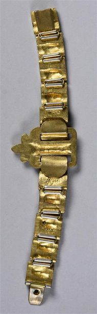 null Line VAUTRIN (1903-1997) Sans titre Bracelet articulé. Épreuve en bronze doré....