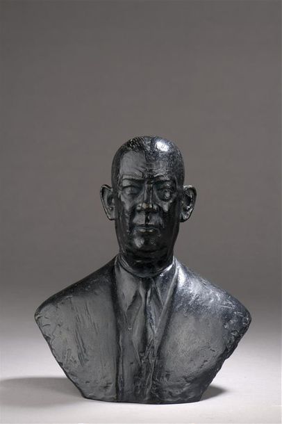null Paul BELMONDO (1898-1982) Buste de Paul Verger Epreuve en bronze à patine noire...