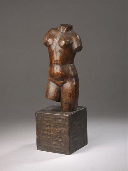 null Fernand PARPAN (1902-2004) Buste féminin Sculpture en bois (taille directe)...