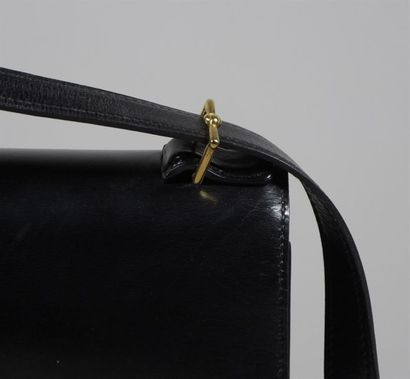 null HERMES Paris made in France, circa 1980. Sac "Sologne" en box noir à surpiqûres...