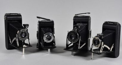 Kodak Kodak. Quatre Folding :
- un 616 Kodak format 6,5 x 11 cm
- un Kodak Brownie...