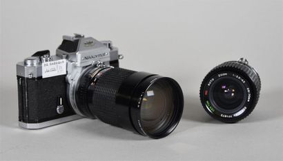 Nikkormat Appareil reflex 24 x 36 mm avec un objectif Centon zoom 28 - 200 mm
On...