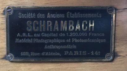 Louis SCHRAMBACH Paris (188, rue d'Alesia) Chambre verticale pour portrait, déplacement...