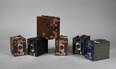 Kodak Lot de six appareils à façade bleue, marron, bordeaux... dont un beau Brownie...