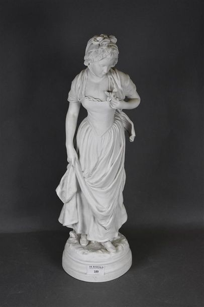 null Hippolyte MOREAU (1832-1927) Jeune femme à la rose Figure en biscuit, signée...