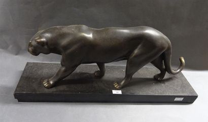 null Irénée ROCHARD (1906-1984) Panthère Régule à patine brune H. 30 cm L. 71 cm...