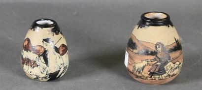 null CIBOURE Réunion de deux petits vases ovoïdes en grès : - l'un figurant une bergère...