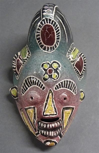 null Jacques SAGAN (Né en 1927) - VALLAURIS Masque africain en céramique émaillée...