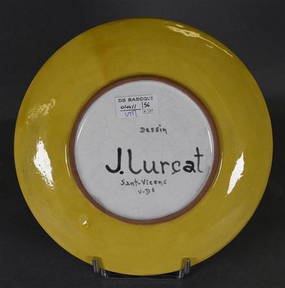 null Jean LURCAT (1894-1970) Assiette en faïence à décor émaillé polychrome d'un...