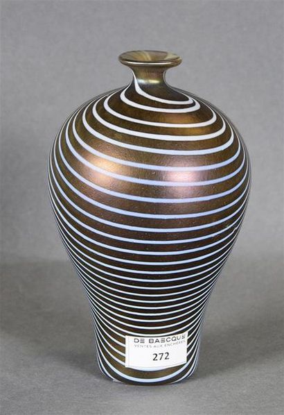 null Bertil VALLIEN (XXe siècle) - Verrerie KOSTA BODA Vase balustre en verre soufflé...