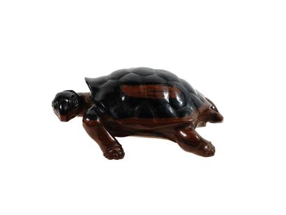 RUSSIAN HAND CARVED JASPER EMERALD TURTLE FIGURINE 
Figurine miniature russe en jaspe... Gazette Drouot