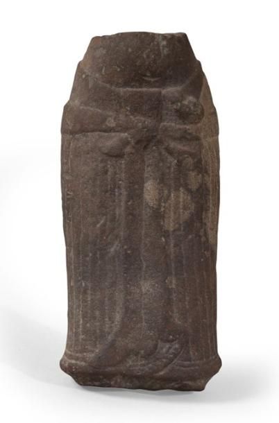 Art Khmer, fragment de statuette de divinité...