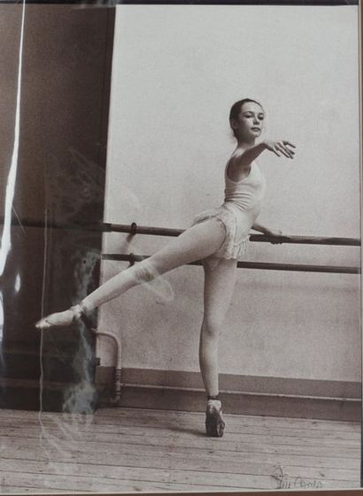 null CAMBA Kim. Six photographies de danseuses et danseurs (principalement jeunes...