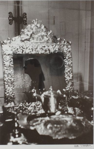 null TROISPOUX Yvette (1914-2007). Sans titre, "Miroir". Tirage argentique encadré...