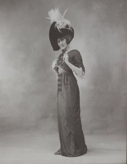 null MODE, mannequinat, portrait (sur les thèmes de). Circa 1900-1940. Ensemble de...