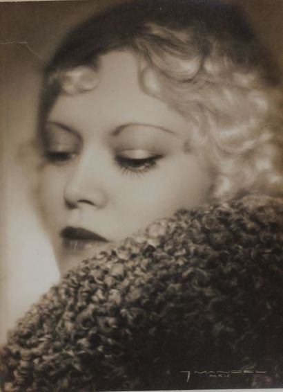 null STUDIO J MANDEL. Portrait attribué à Nadia Sibirskaïa. Circa 1930. Tirage argentique...