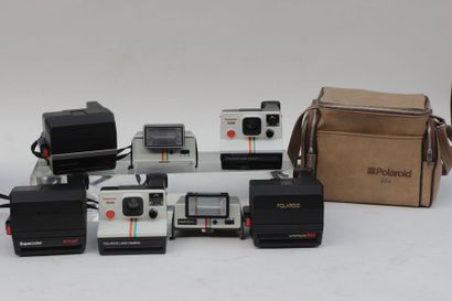 null POLAROID (x5). Deux Polaroid Supercolor 1000 avec Flashs Polatronic, Polaroid...