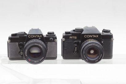 null Contax, deux appareils photographiques. Boîtier Contax RTS avec objectif Yashica...
