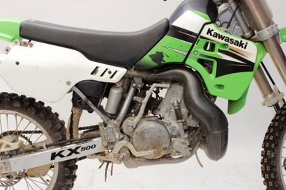 null Moto KAWAZAKI
Cross, KX500, non immatriculée. Traces de rouille.
KIPS, KX-500E-15
JKAKXUEC03A035540
Sans...