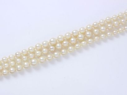 null Collier composé de 3 chutes de perles de culture d'environ 5.5 à 9.5 mm, agrémenté...