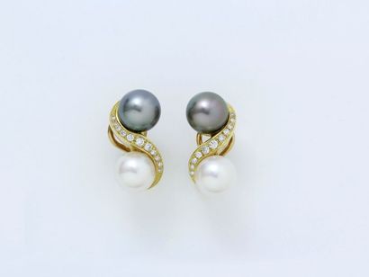 null Paire de boucles d'oreilles en or 750 millièmes habillées de belles perles de...