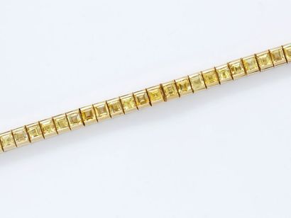null Bracelet articulé en or 750 millièmes composé d'une ligne de saphirs jaunes...