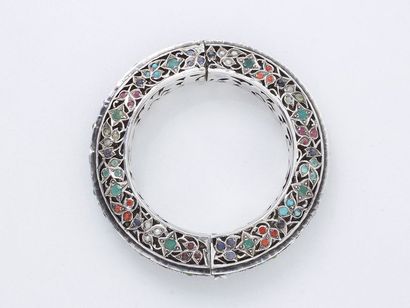 null Beau bracelet jonc ouvrant en argent 800 millièmes décoré d'un motif floral...