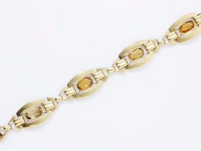 null Bracelet articulé en or 750 millièmes composé de maillons ovales ajourés décorés...