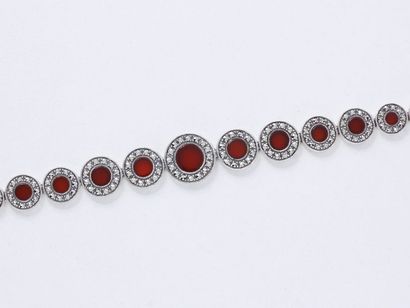 null Bracelet en argent 800 millièmes, composé de maillons ronds centrés d'une pastille...