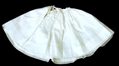 null Grand ensemble de sous vêtements de Mademoiselle BEREUX: Jupon pour crinoline...