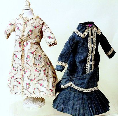 null Grand ensemble de sous vêtements de Mademoiselle BEREUX:Deux petites robes anciennes...