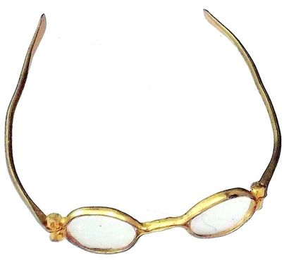 null Paire de lunettes en métal doré et verre. L 2,5 cm.