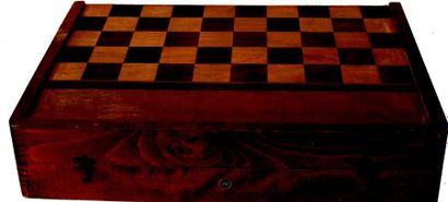 null Jeu de Tric Trac, d'échecs et de Dames en coffret bois Format: 52x36 cm. Complet...