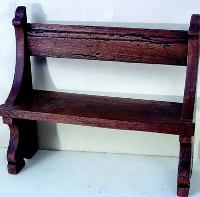 null Cathèdre en bois (XIXème) H 20 cm. + Beau banc ancien en noyer. L 35x25 cm....