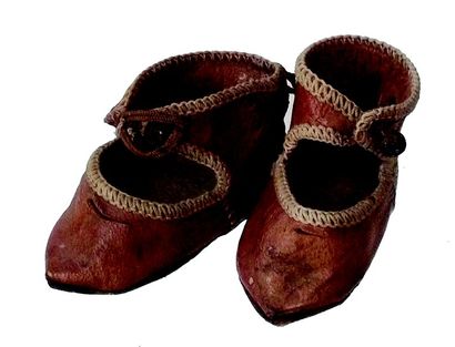 null Petite paire de souliers bruns en cuir taille 1. L semelle 5cm.