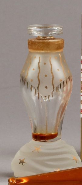null Schiaparelli - "Zut" - (1948)

Amusant flacon en verre incolore pressé moulé...