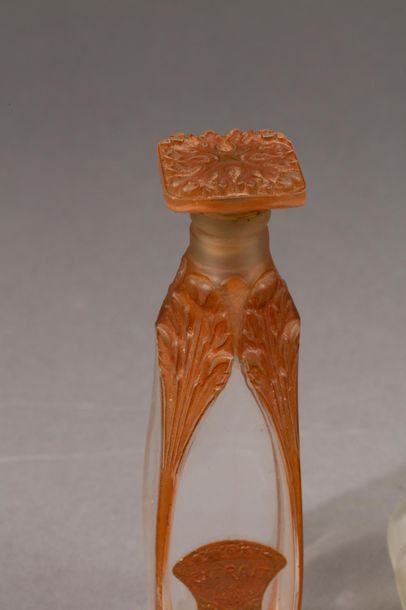 null Parfumeur non Identifié - "Extrait aux Fleurs" - (années 1910)

Flacon en verre...