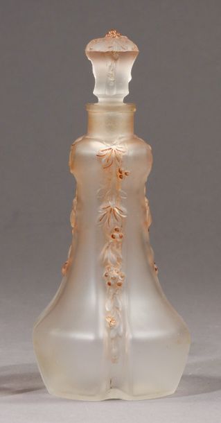 null Maurice Daillet pour Parfumeur non Identifié - (1910)

Elégant flacon en verre...