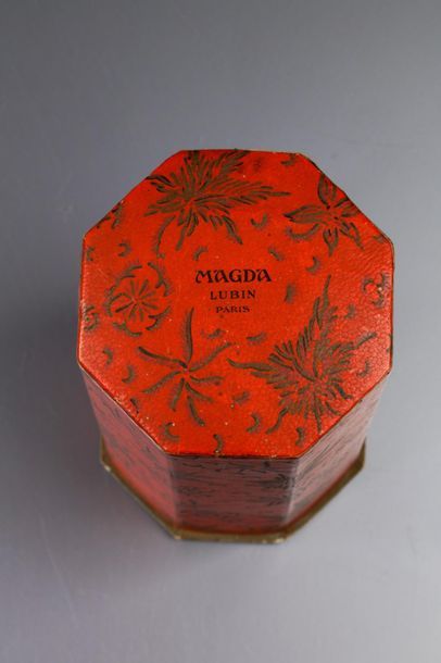 null Lubin - "Magda" - (1920)
Rarissime présentation d'un parfum dont le nom fait
allusion...