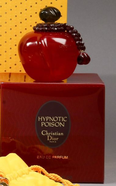 null Christian Dior - "Hypnotic Poison" - (1998)

Présenté dans son coffret cubique...