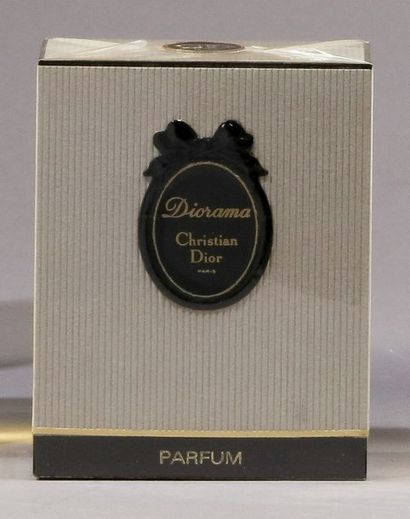 null Christian Dior - "Diorama" - (1949)

Flacon contenant 15ml d'extrait scellé...