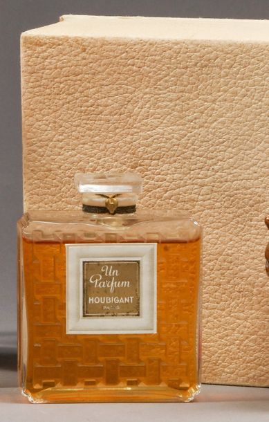 Houbigant - "Un Parfum" - (années 1930) 
Présenté dans son coffret rectangulaire...