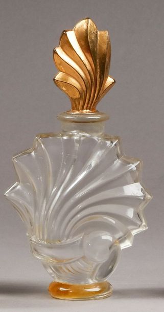  Grenoville - "Esbrouffe" - (années 1945-1950) 
Flacon en verre incolore pressé moulé...